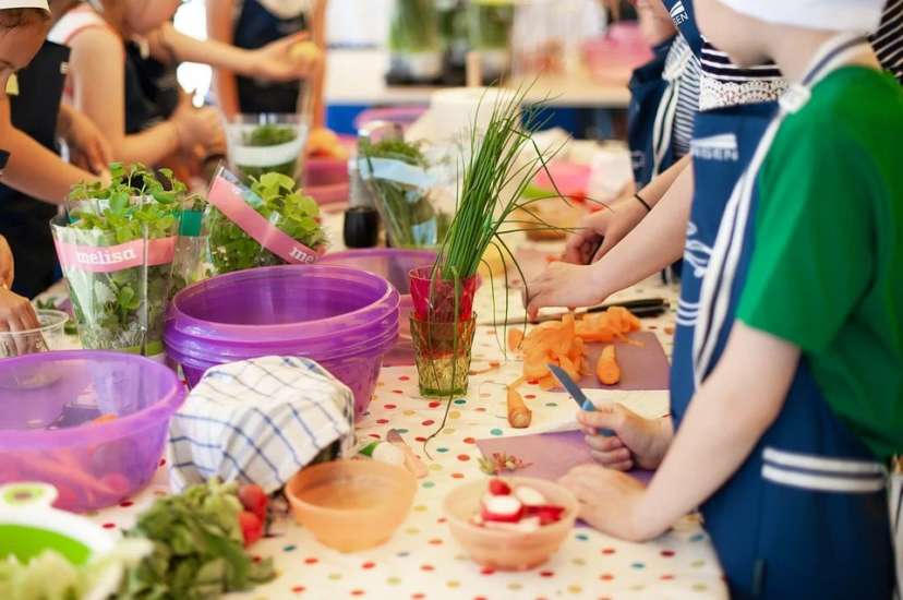 enfant qui cuisine