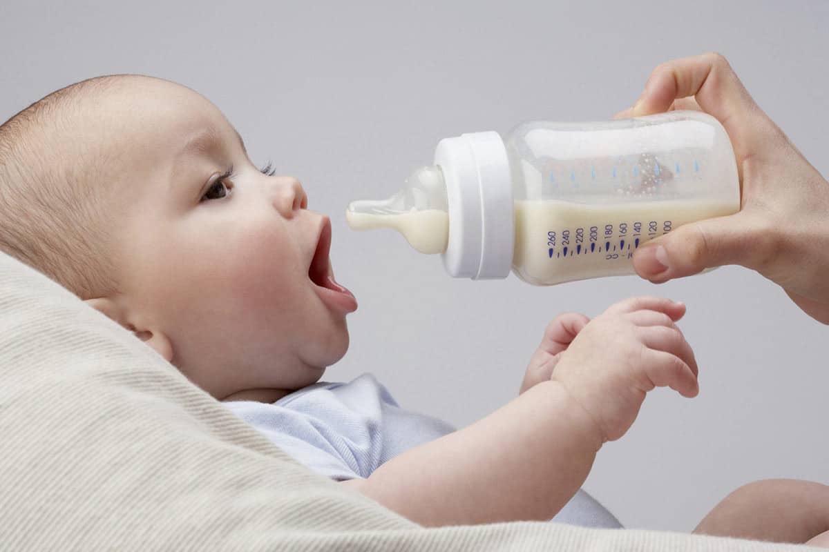bebe et lait de croissance