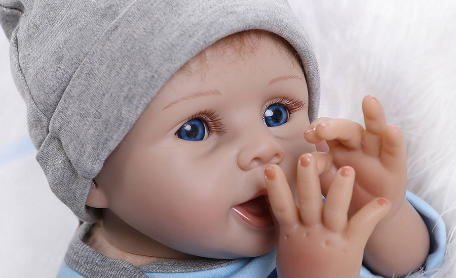 Bébé reborn, un phénomène qui intrigue et qui dérange - C3P