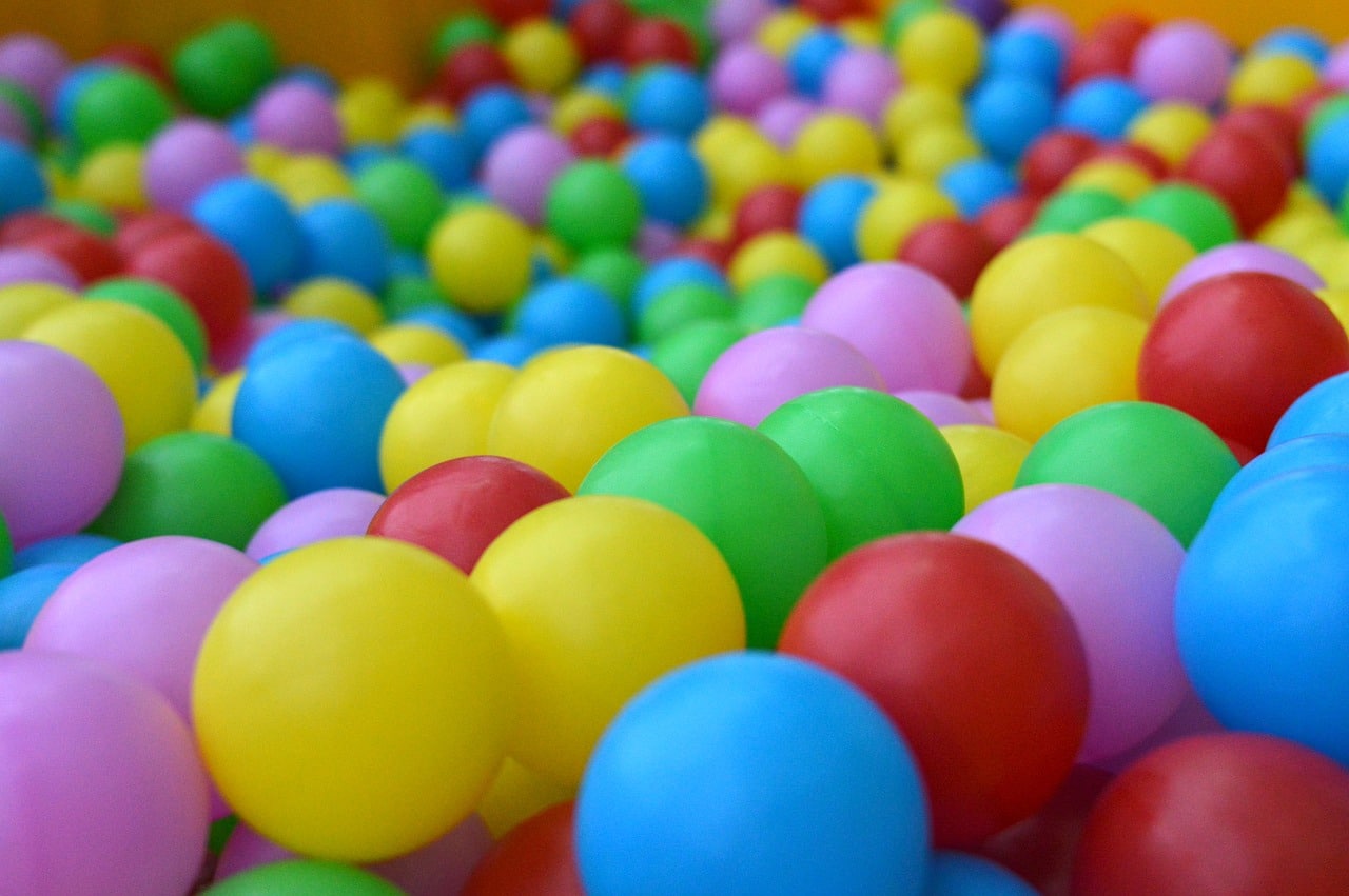 Comment choisir une piscine à balle gonflable pour enfants