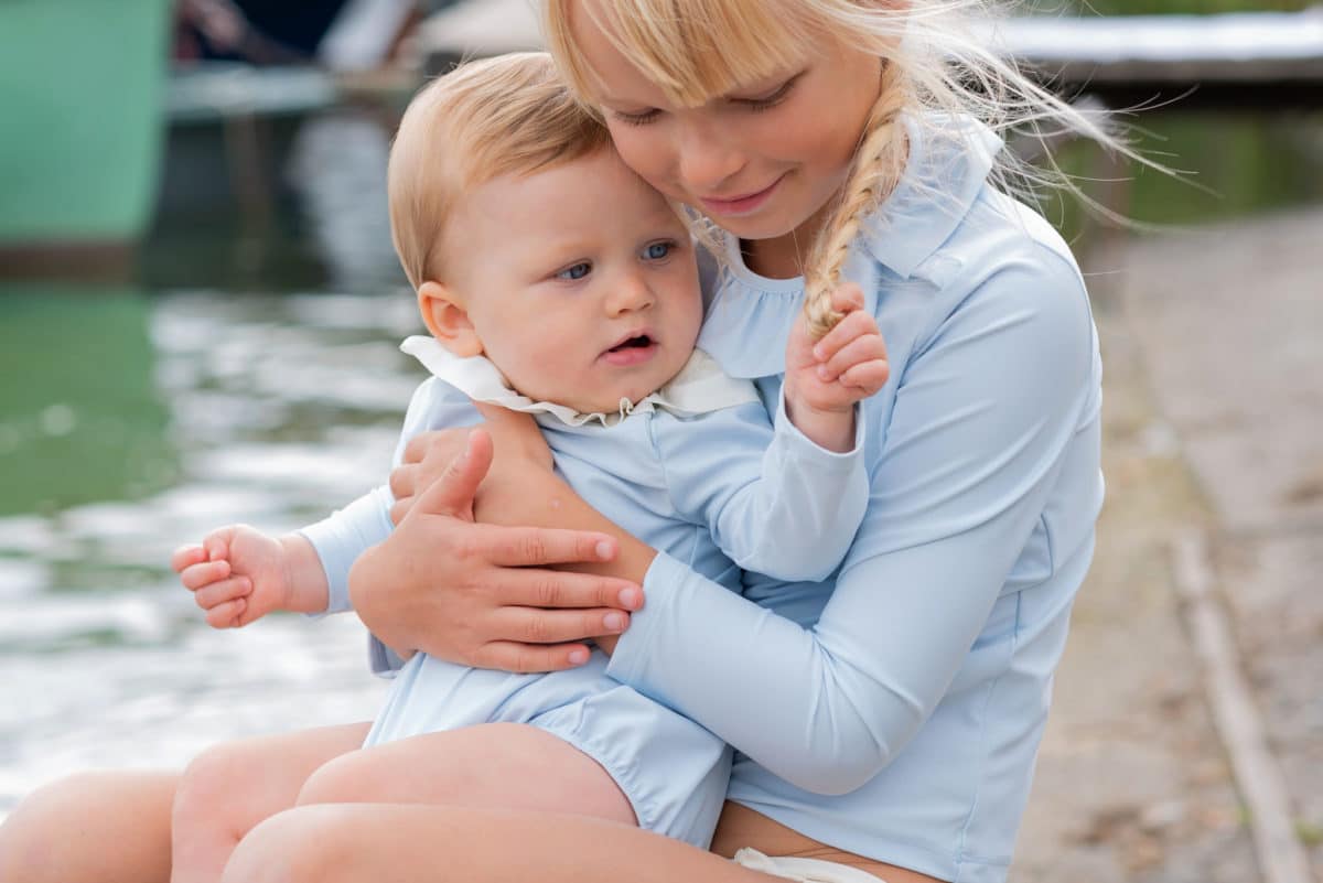 Comment choisir un maillot de bain anti UV pour son bébé