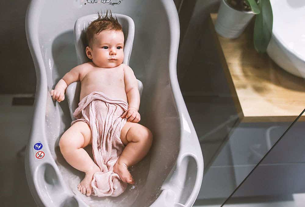 comment bien choisir une baignoire bebe avec pied