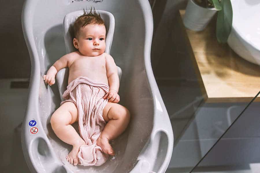 comment bien choisir une baignoire bebe avec pied