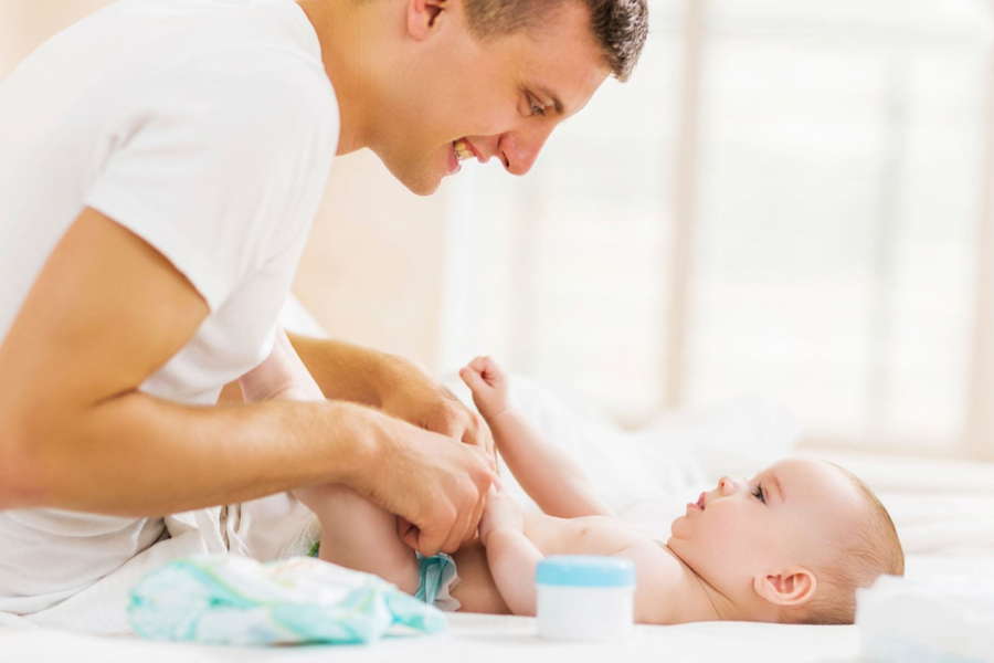 comment choisir une creme pour le fessier rouge du bebe