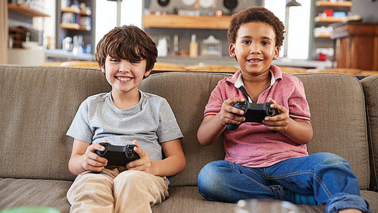 Mon enfant est accro aux jeux vidéo, que faire