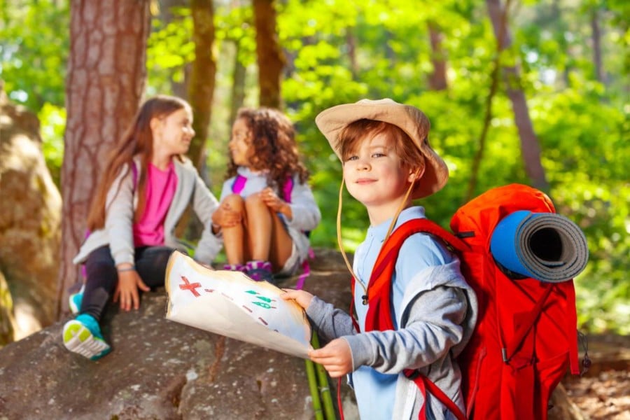 anniversaire enfant une chasse au tresor avec des bonbons