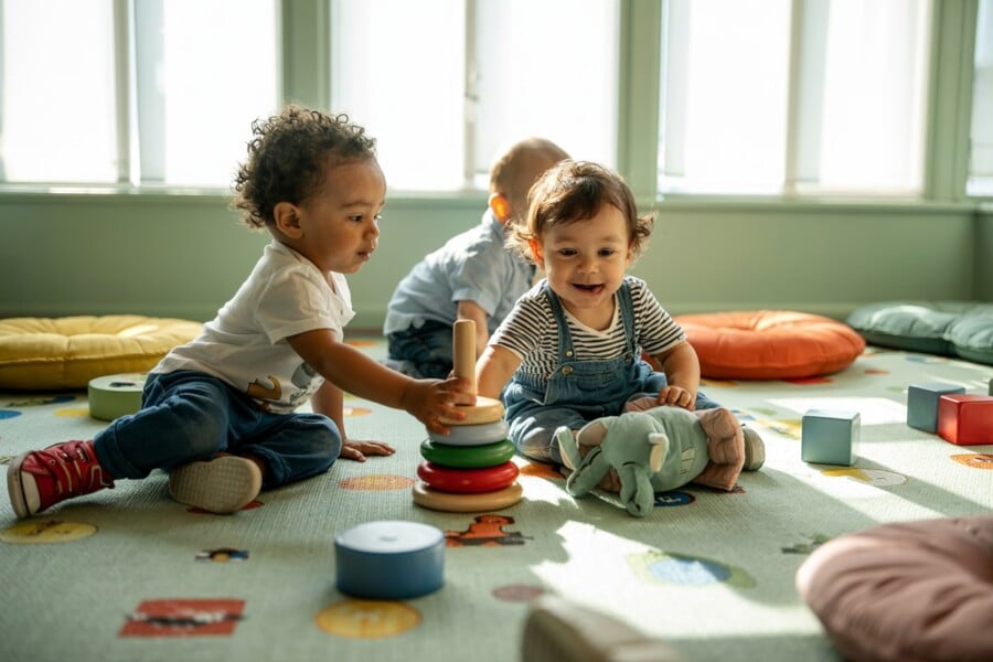 enfants a la creche